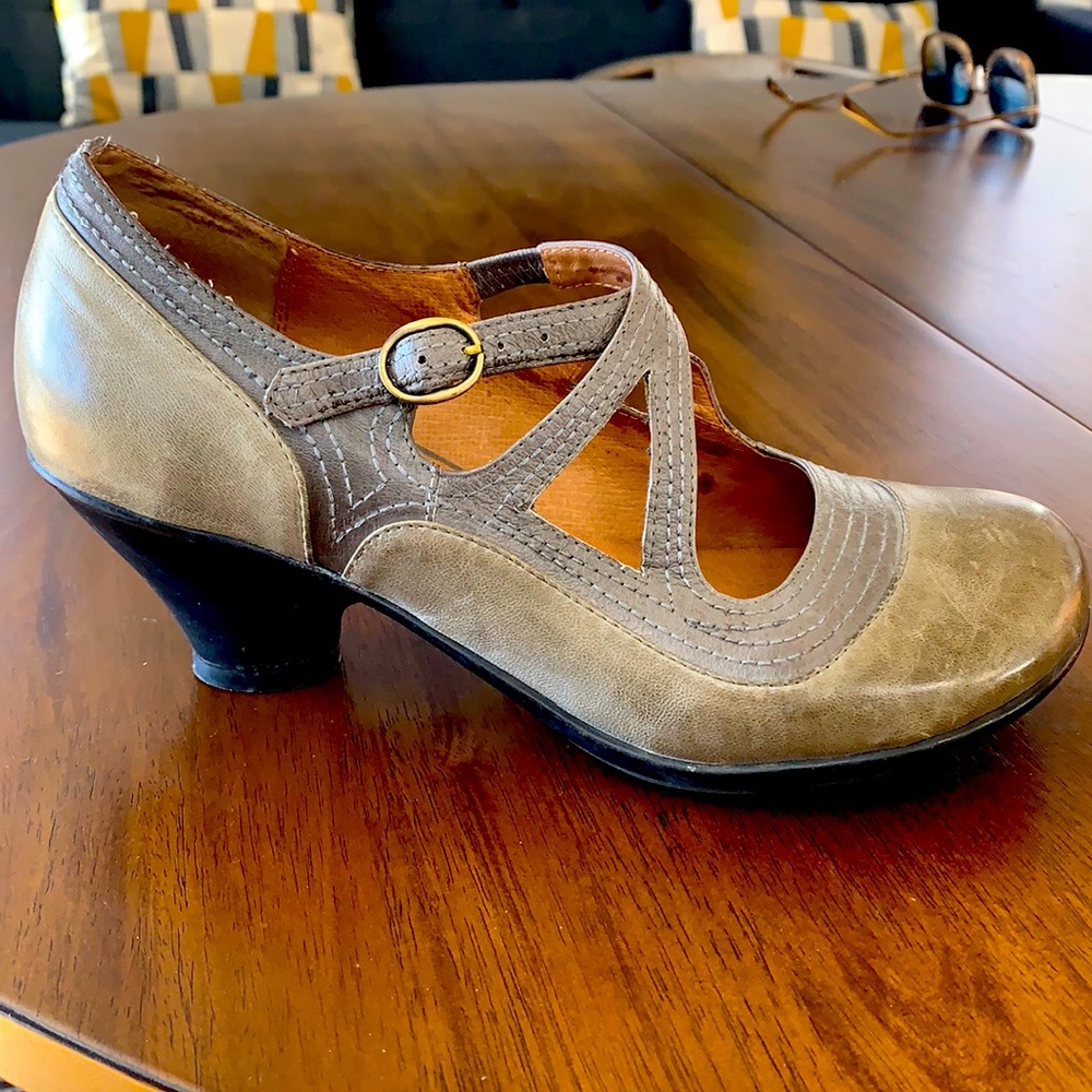 Miz Mooz OG style pump. Size 39/8